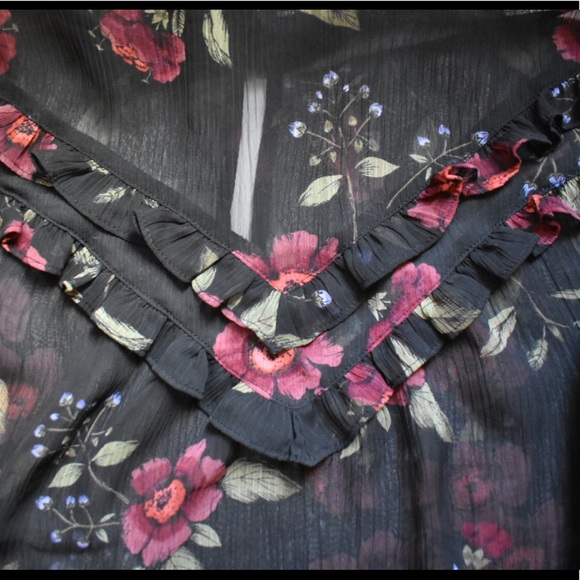 Classy Floral Top - Picture 4 of 8